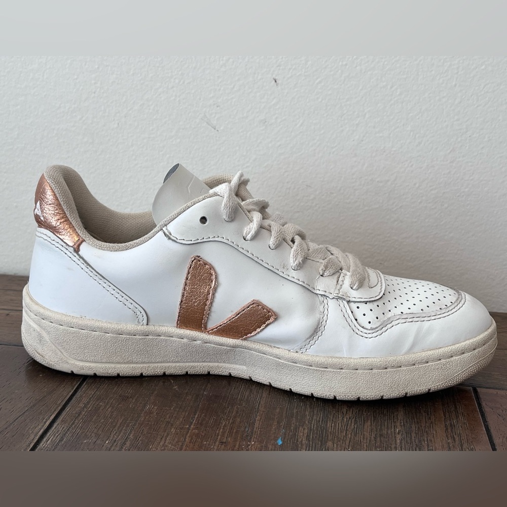 Veja Sneakers Womens size 5 - Picture 4 of 10